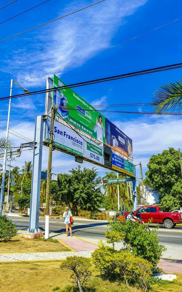 puerto escondido oaxaca Mexico 2023 typisch mooi kleurrijk toerist straat trottoir stad puerto escondido Mexico. foto