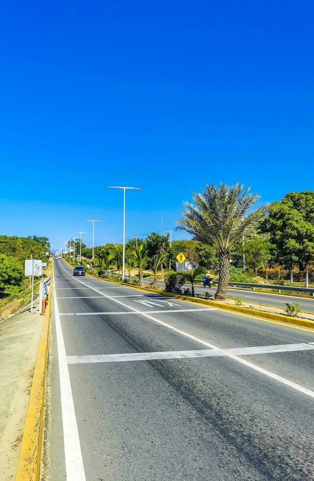 puerto escondido oaxaca Mexico 2023 typisch mooi kleurrijk toerist straat trottoir stad puerto escondido Mexico. foto