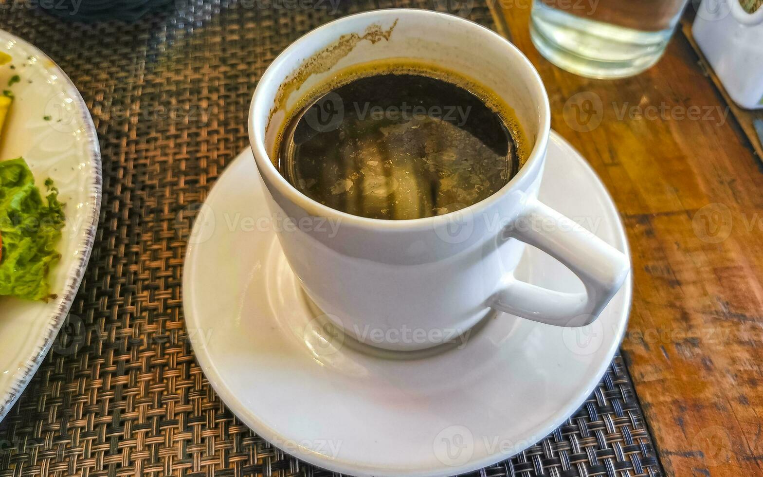 kop van americano zwart koffie in restaurant cafe in Mexico. foto