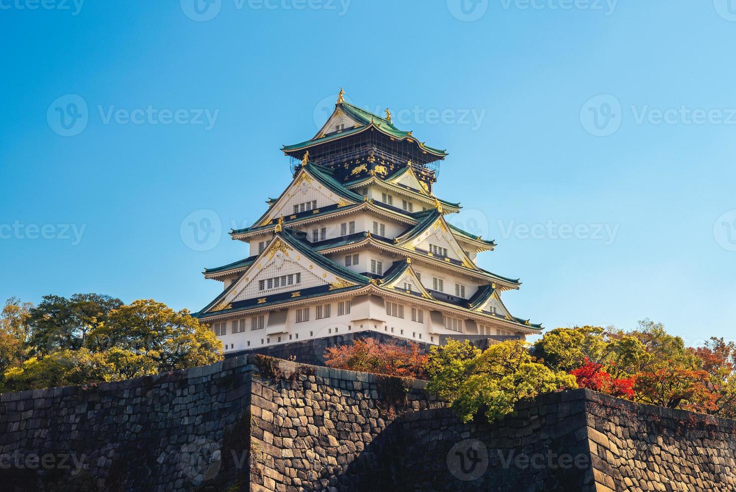 belangrijkste donjon, tenshu, van het kasteel van osaka in de stad osaka, japan foto