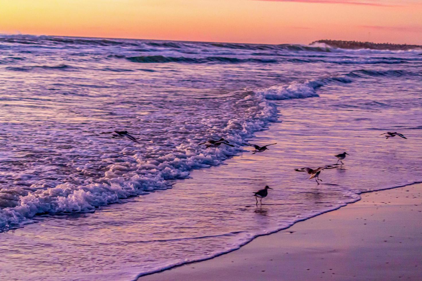 zonsondergang bij playa del rosarito - rosarito strand, mexico 2019 foto