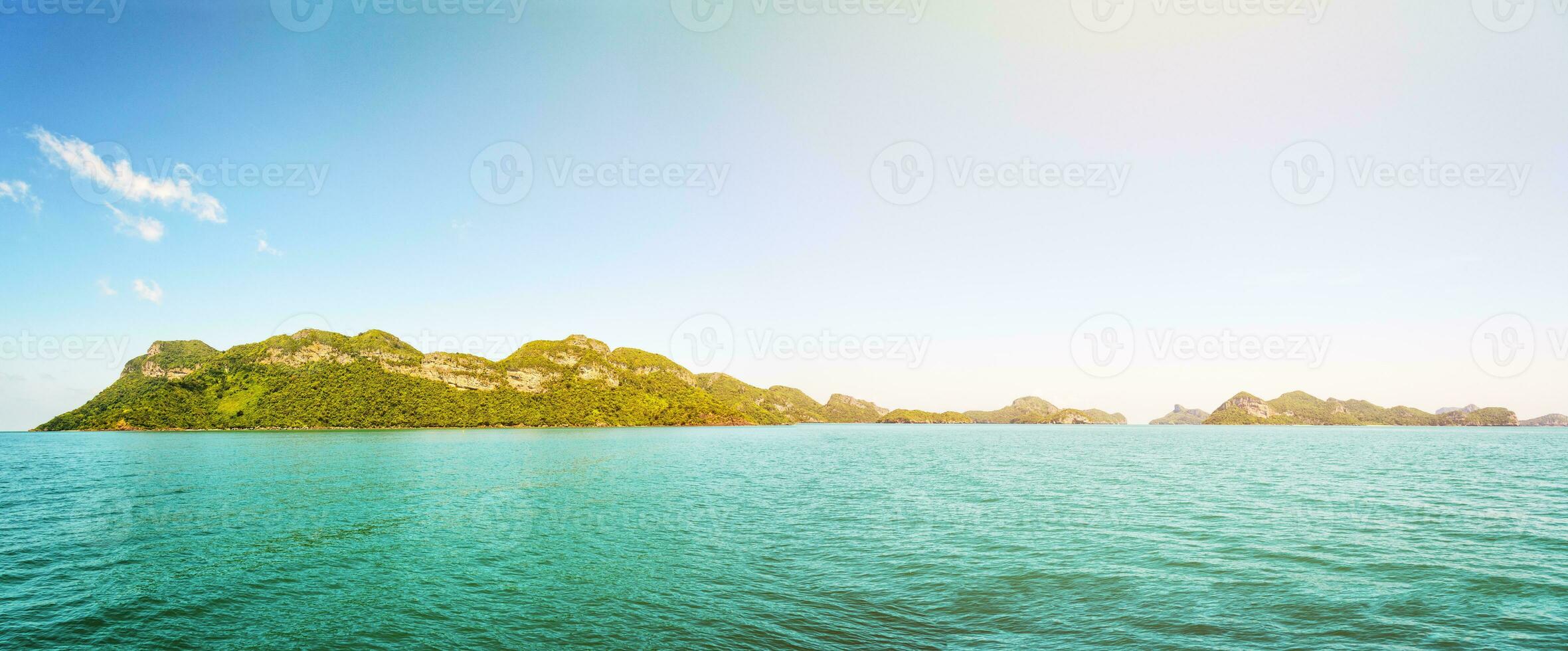 panorama eiland onder de zonlicht foto