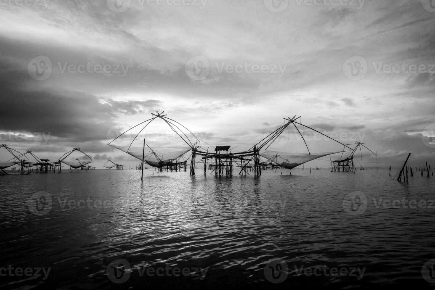 zwart en wit foto songkhla meer Bij zonsopkomst, Thailand