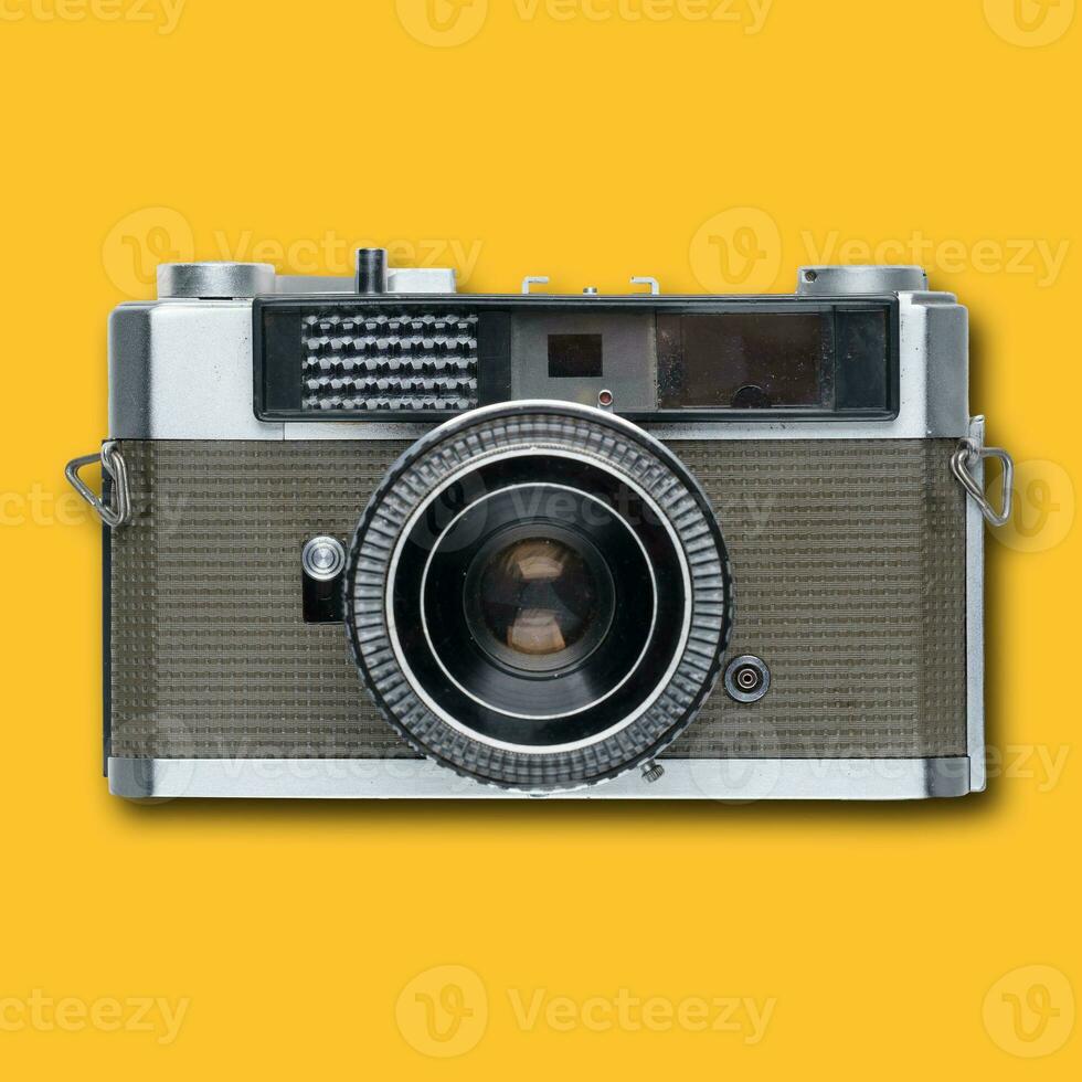 wijnoogst oud film camera Aan geel achtergrond foto