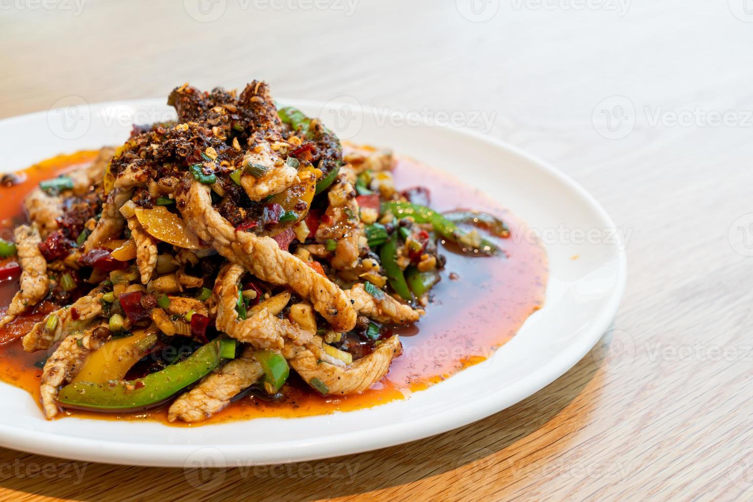 roergebakken varkensvlees met mala chili - chinese food style foto