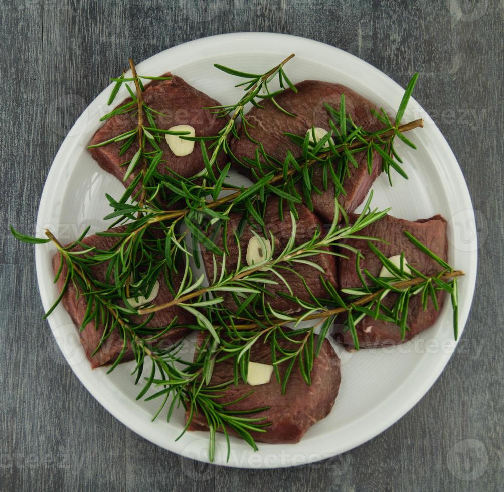 rozemarijn lam steaks met knoflook foto