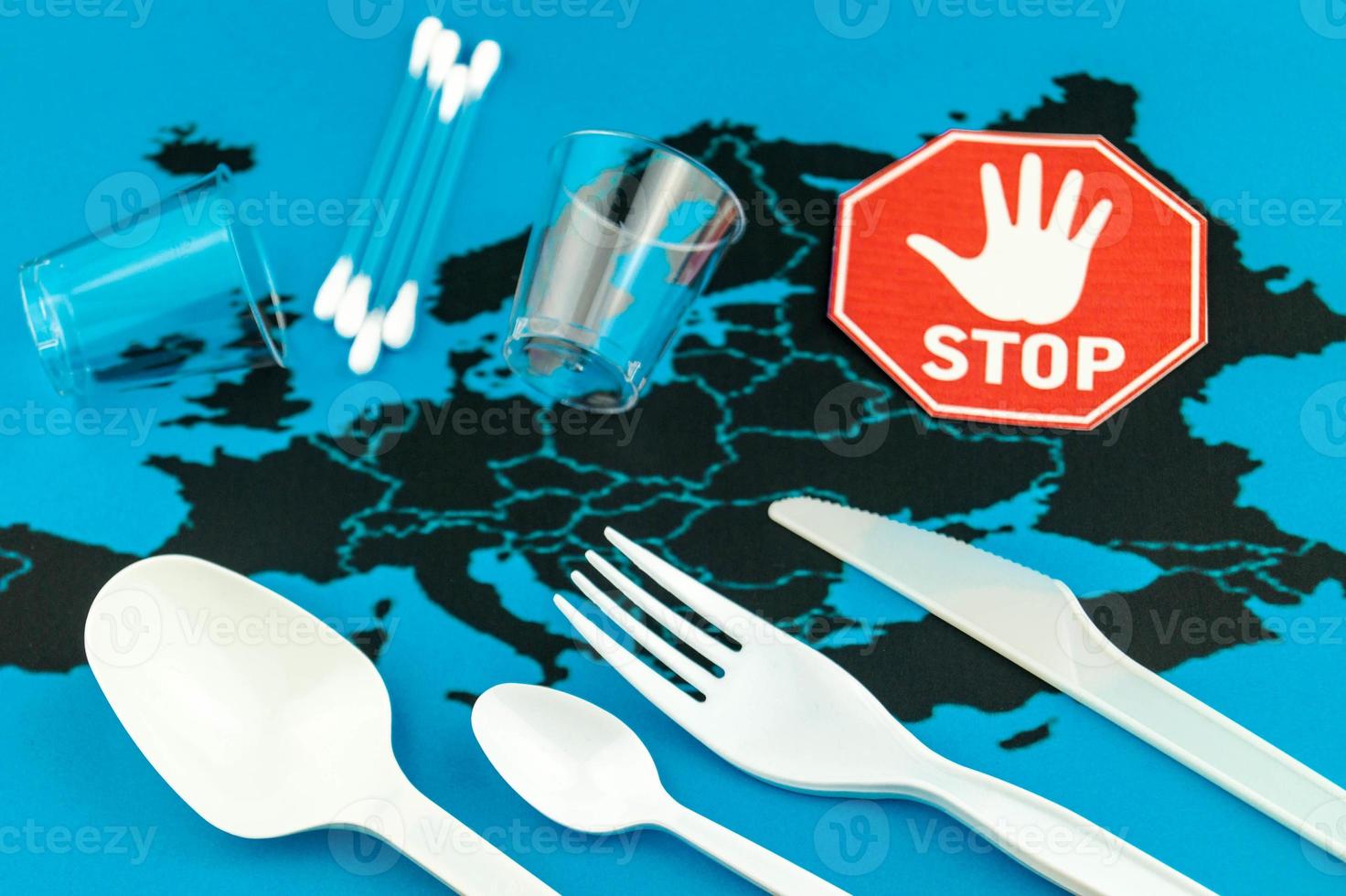 Europa verbiedt rietjes en plastic servies vanwege microplastics foto