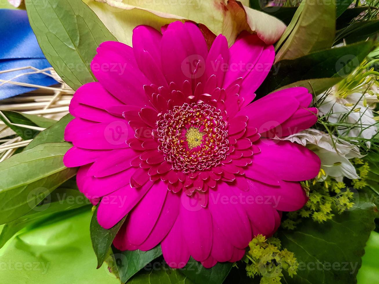 bruidsboeket met verschillende bloemen foto