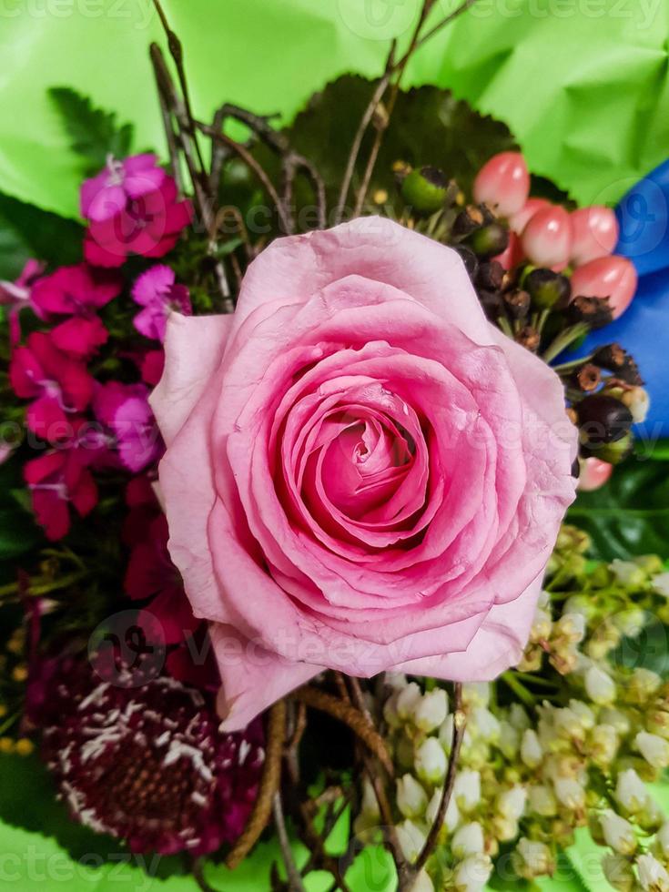 bruidsboeket met verschillende bloemen foto