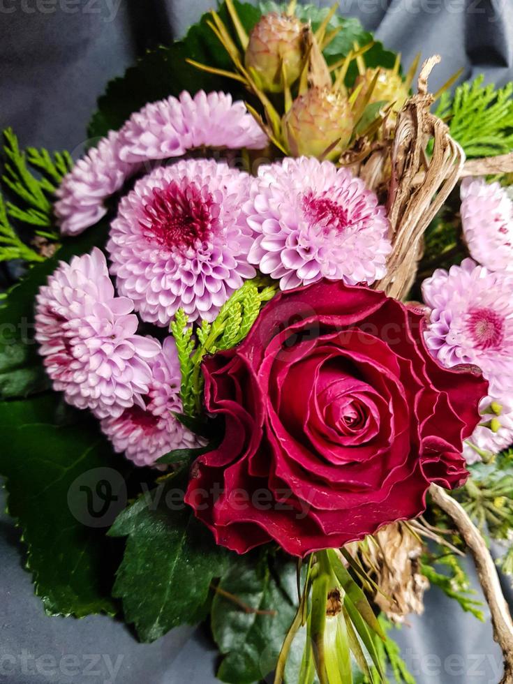 bruidsboeket met verschillende bloemen foto