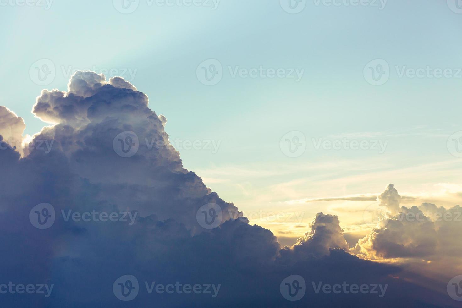 regenseizoen met cumulonimbuswolken foto