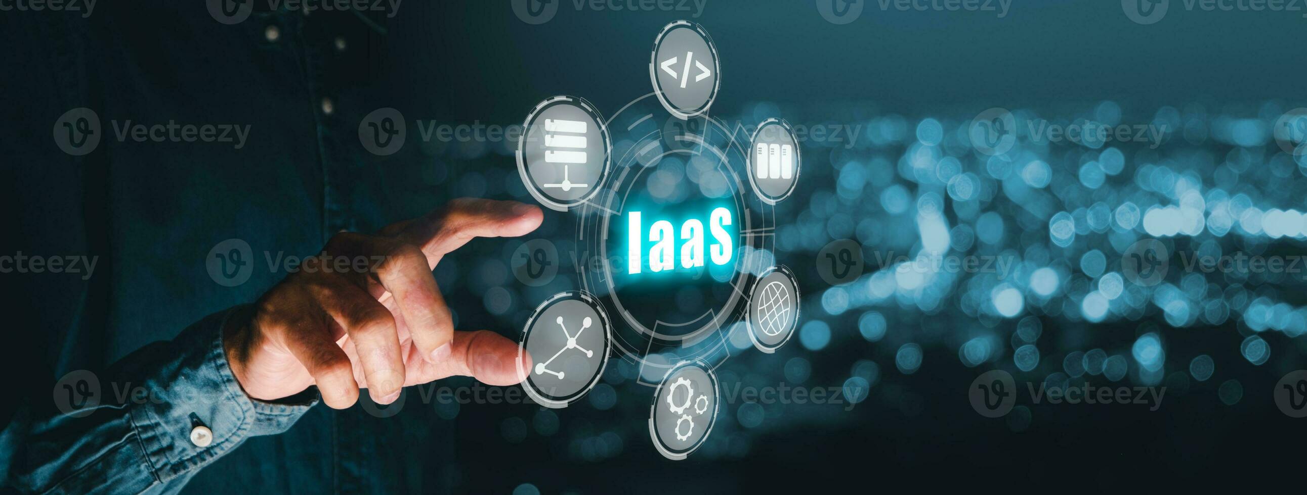 iaas - infrastructuur net zo een onderhoud, zakenman hand- aanraken infrastructuur net zo een onderhoud icoon Aan vr scherm, netwerken en toepassing platform. internet en technologie concept. foto