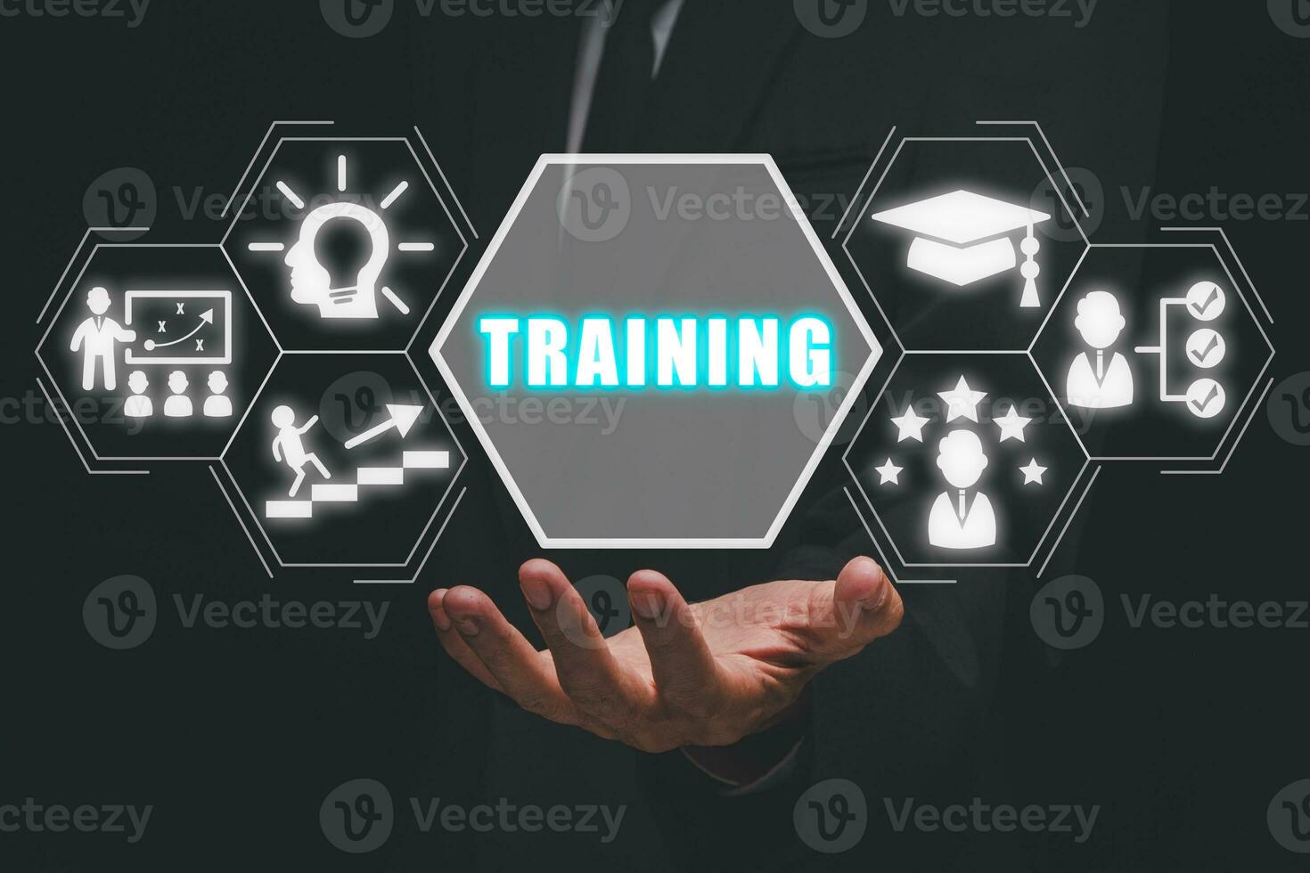opleiding concept, zakenman hand- Holding opleiding icoon Aan virtueel scherm. foto