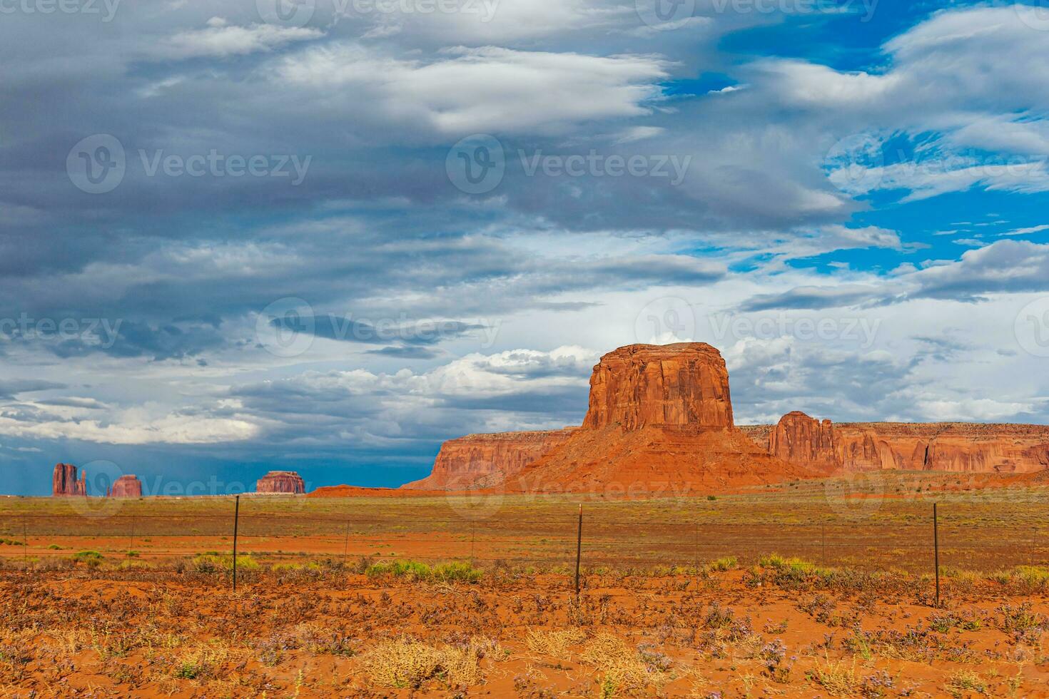 beroemd toneel- Ingang naar monument vallei Navajo tribal park in Utah, Verenigde Staten van Amerika foto