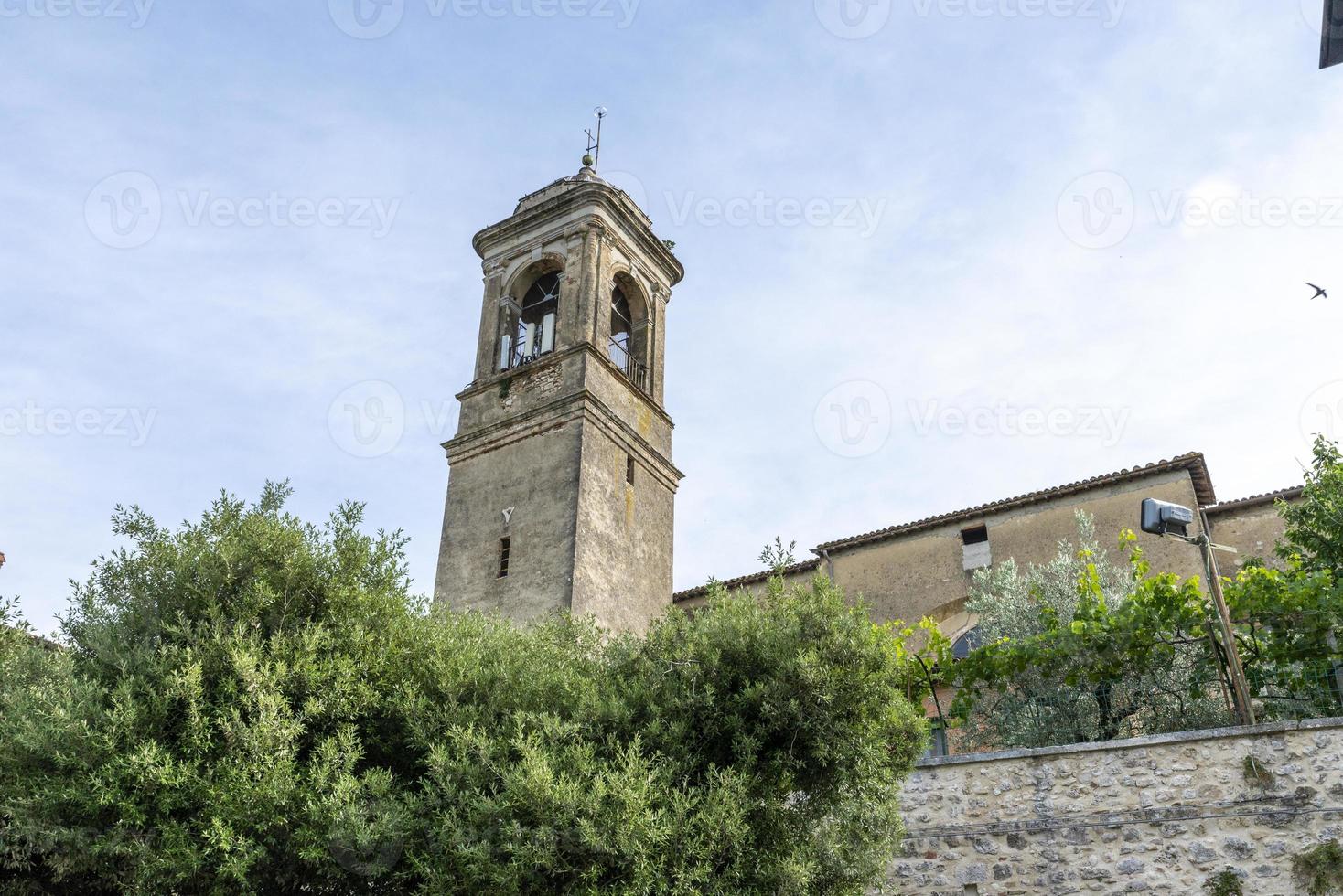 klokkentoren van santo gemini in de stad san gemini foto
