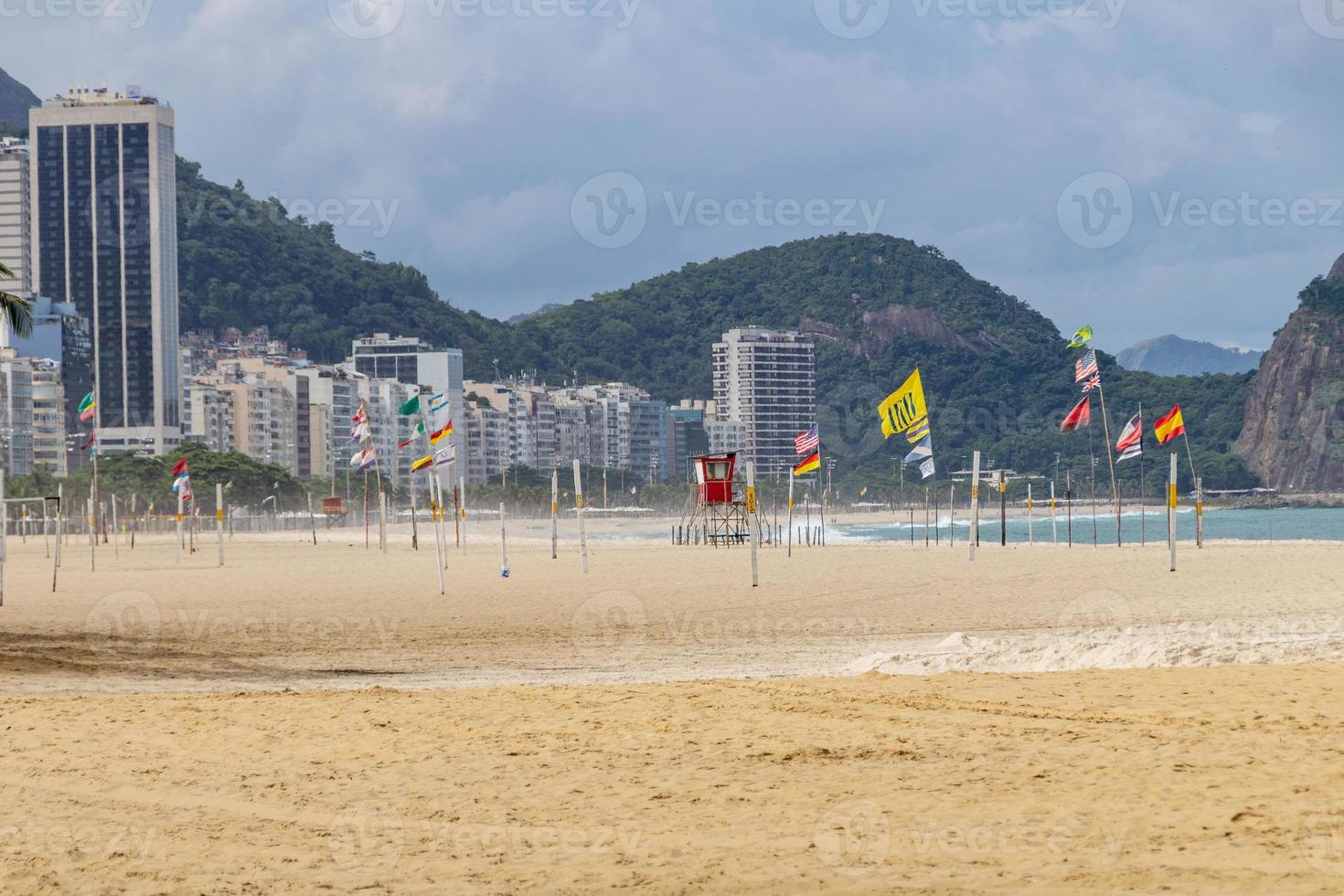 copacabana strand leeg tijdens de coronavirus pandemie foto
