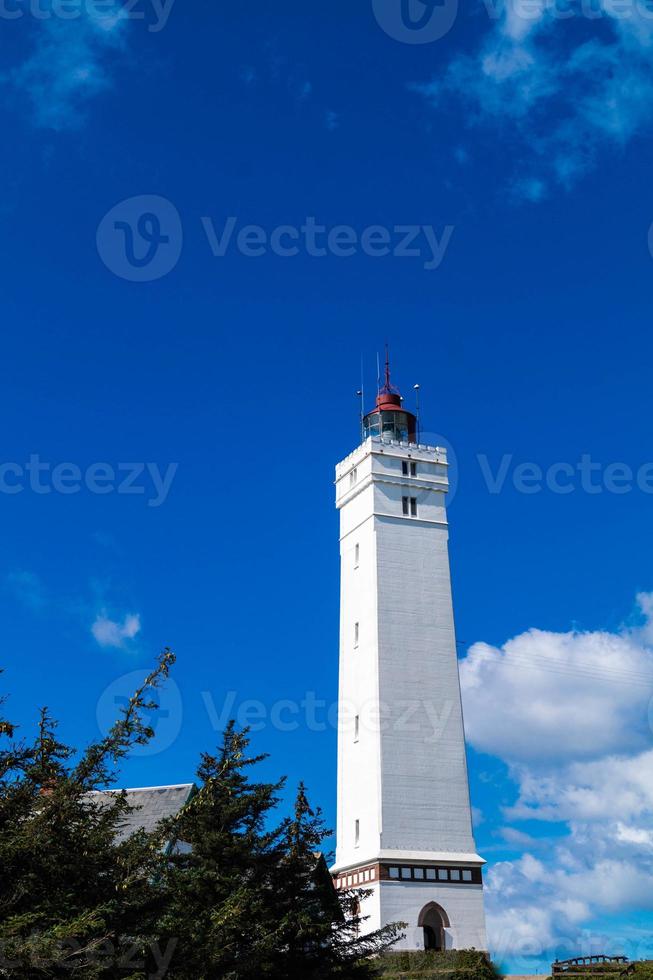 de vuurtoren blavandshuk fyr aan de westkust van denemarken foto