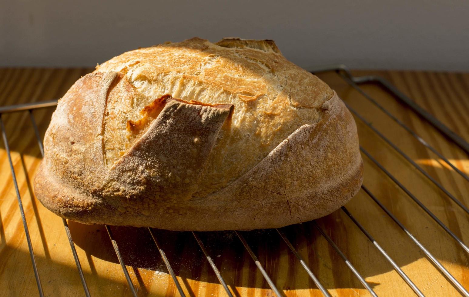 zelfgebakken brood tijdens de bevalling vanwege gezondheidscrisis foto