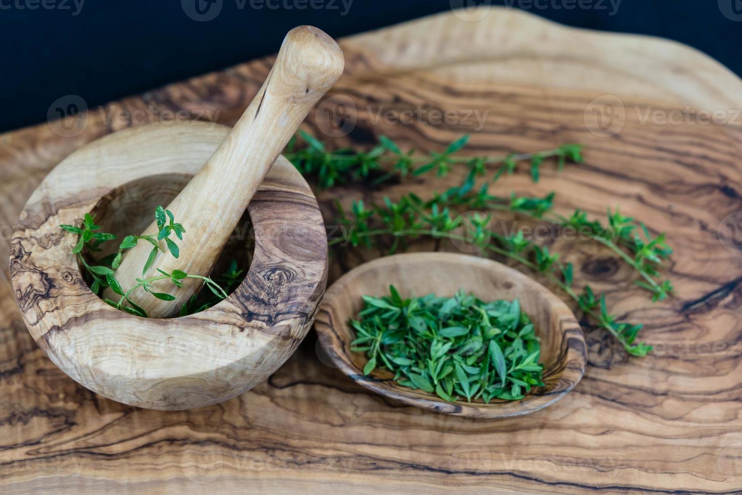 hartige satureja hortensis heerlijke keukenkruiden foto