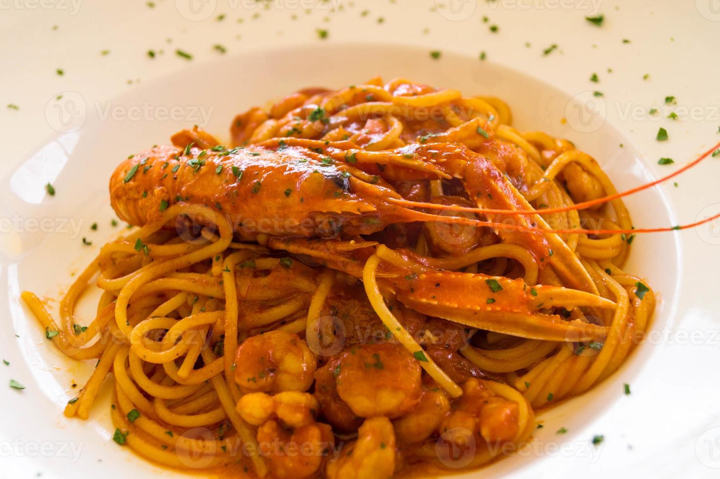 spaghetti alla busara een Italiaanse specialiteit foto