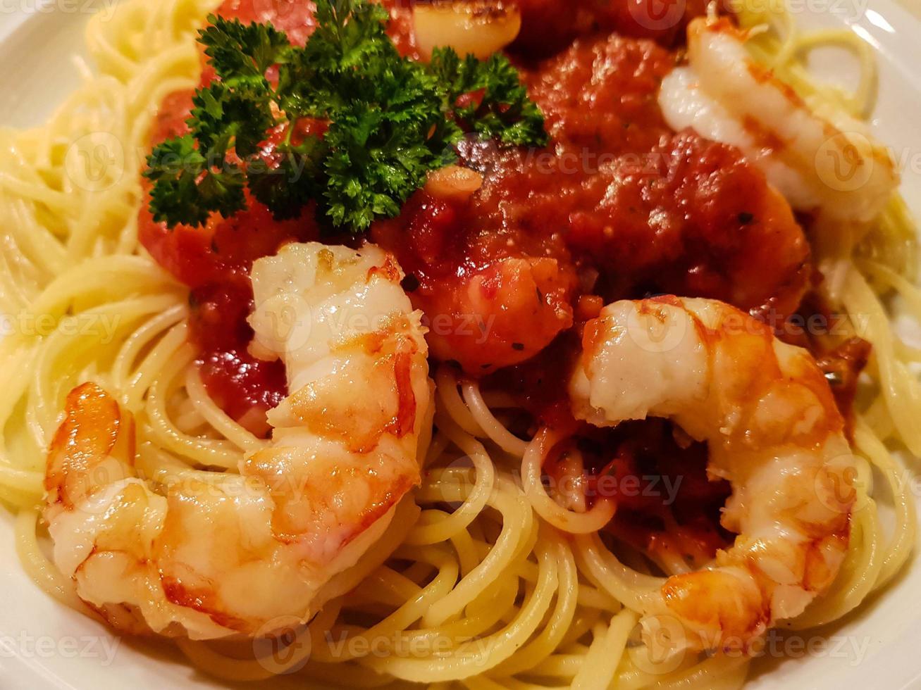 spaghetti alla busara een Italiaanse specialiteit foto