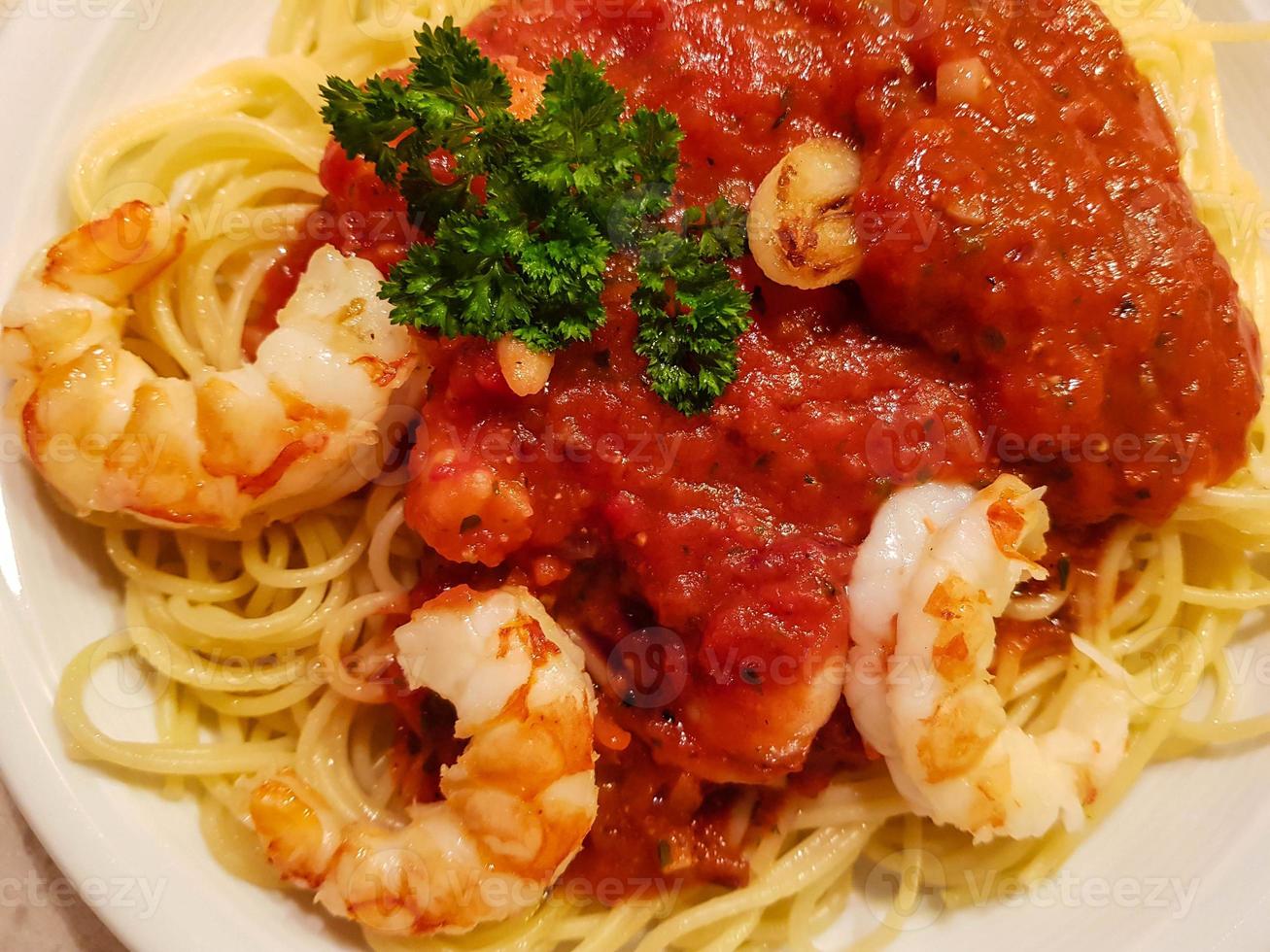 spaghetti alla busara een Italiaanse specialiteit foto