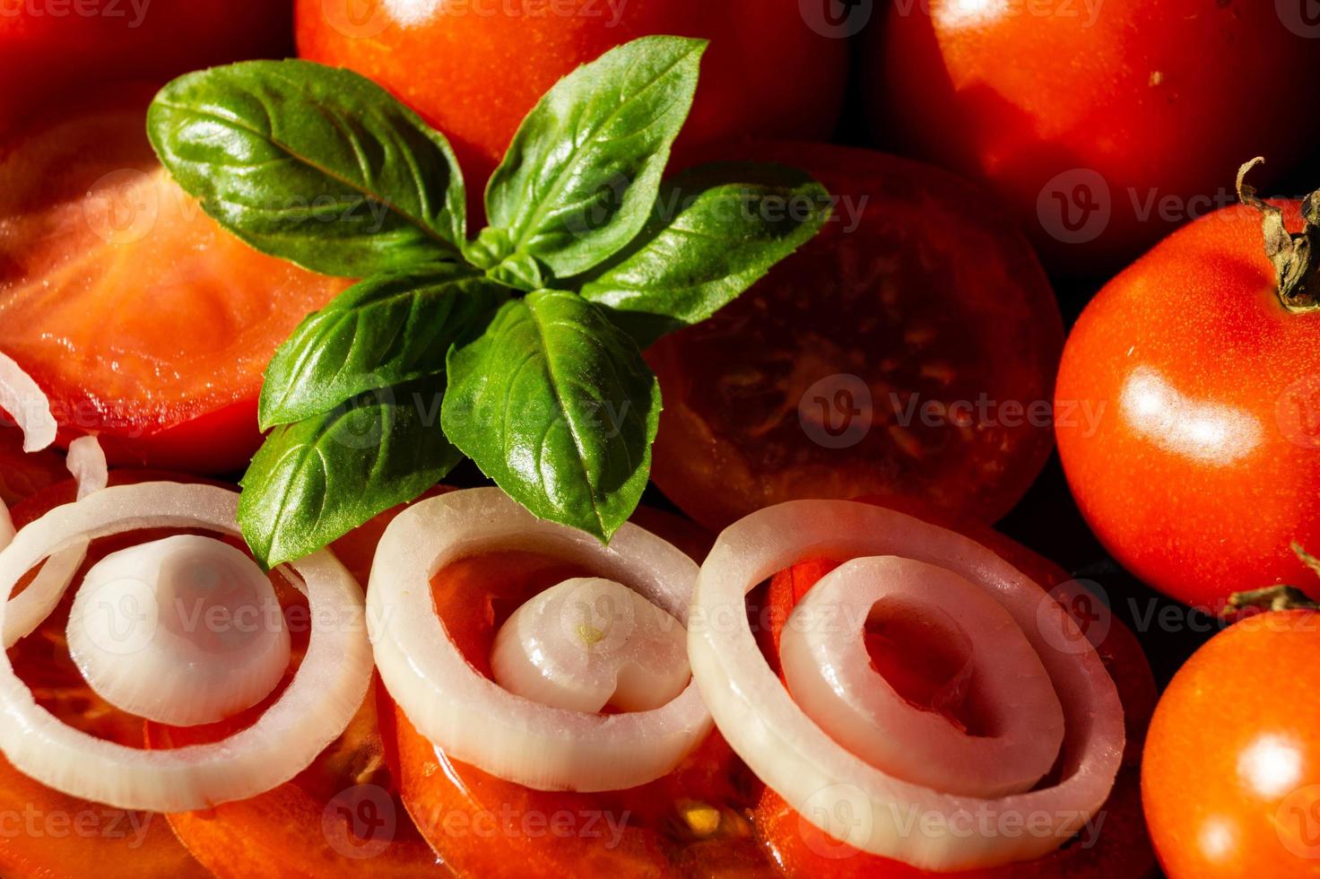 rode ronde tomaten solanum lycopersicum foto