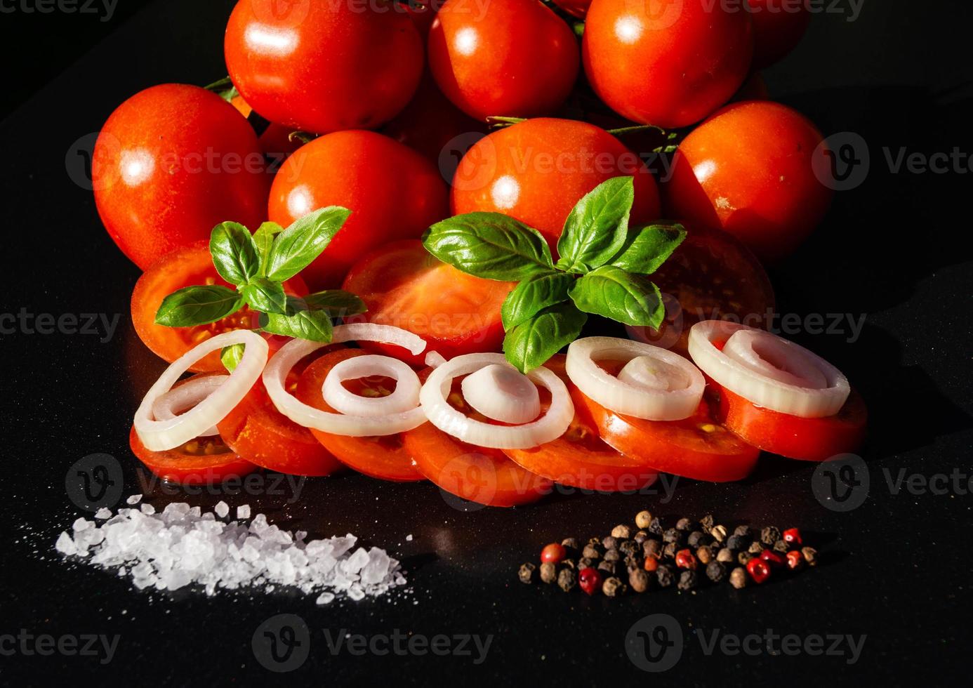 rode ronde tomaten solanum lycopersicum foto