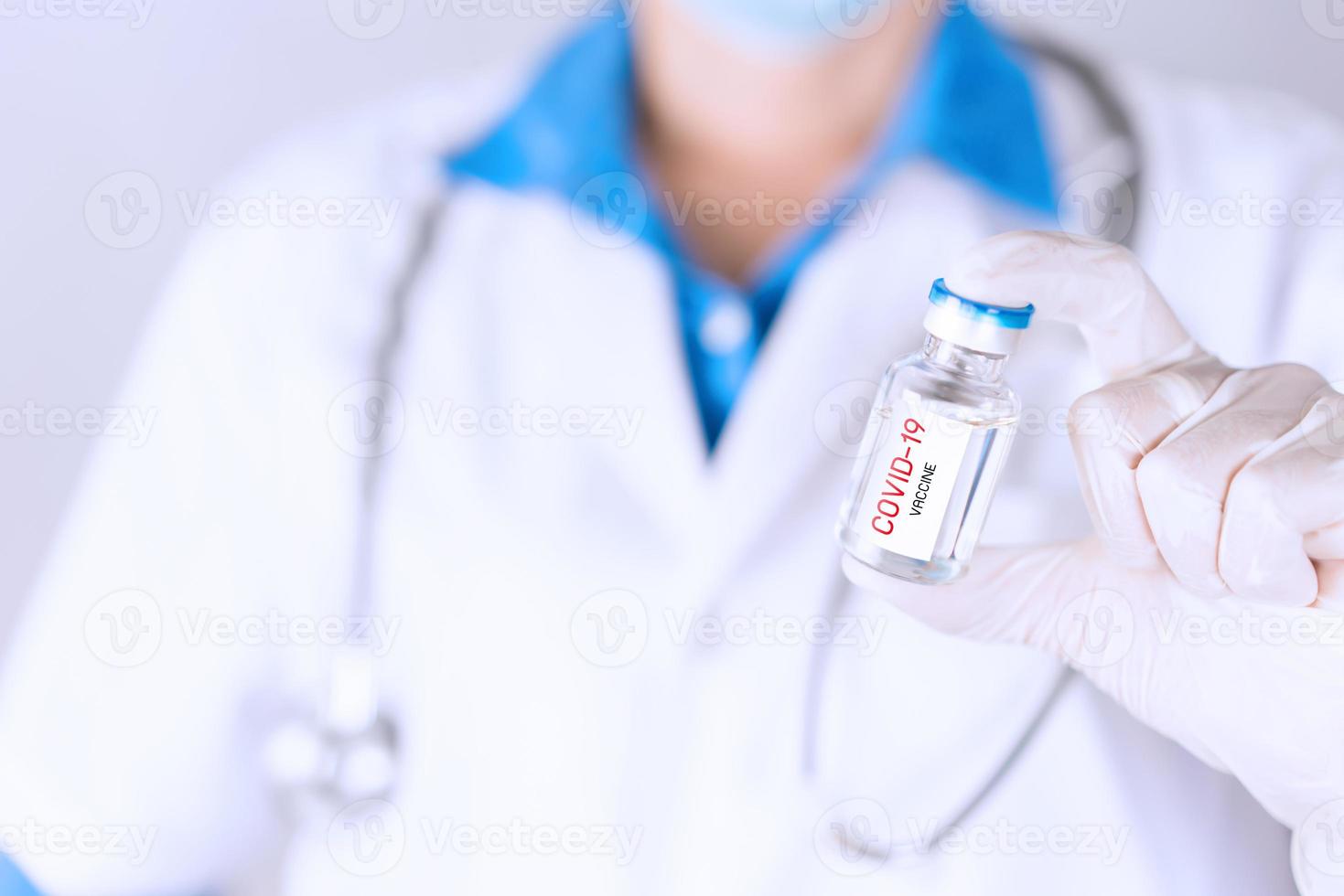 arts met covid-19-vaccin voor behandeling en genezing foto