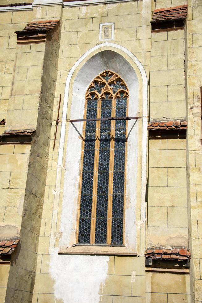 raam naar de versterkte kerk in biertan, transsylvanië, roemenië.2020 foto