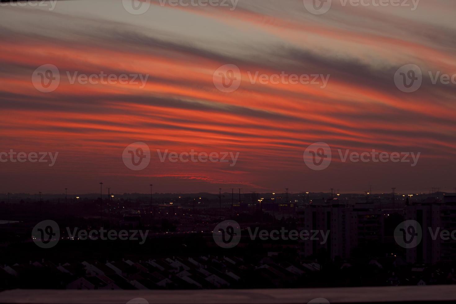 een gekke zonsondergang in Israël met uitzicht op het heilige land foto