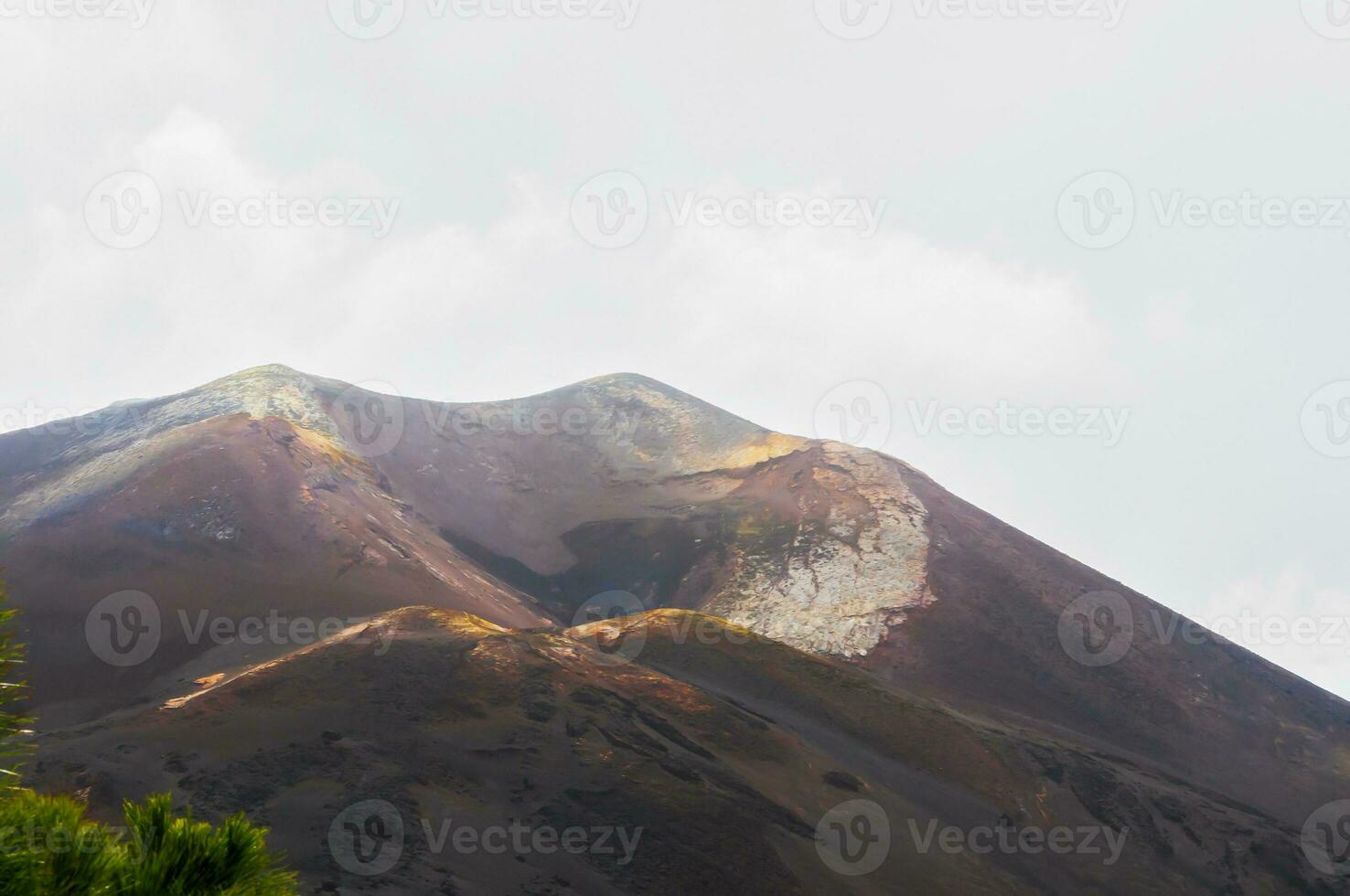 gestold vulkanisch lava stroom van de cumbre vieja vulkaan Aan de eiland van la palma foto