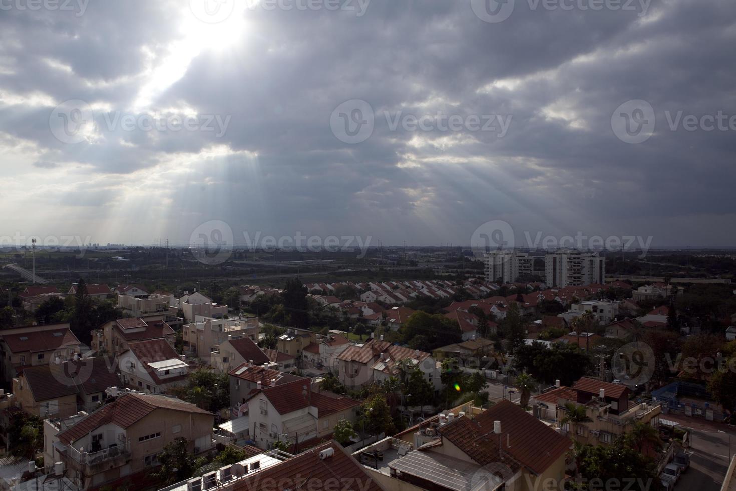 gekke wolken in Israël mooi uitzicht op het heilige land holy foto