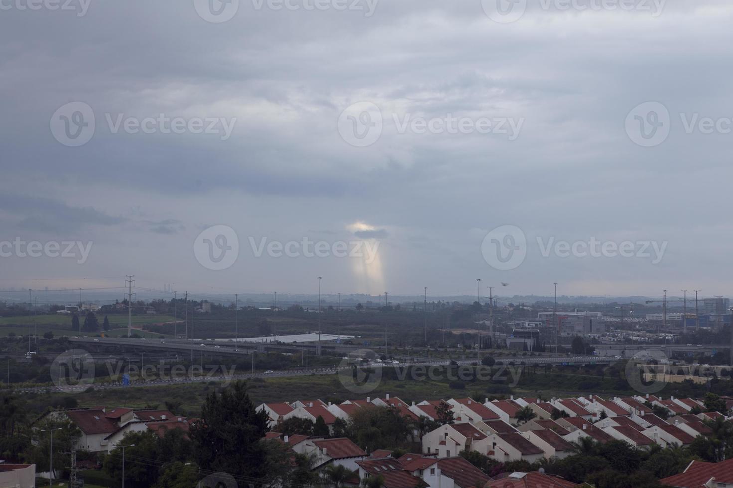 gekke wolken in Israël mooi uitzicht op het heilige land holy foto