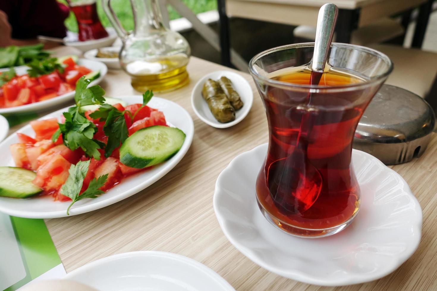 Turkse traditionele ontbijttafel foto