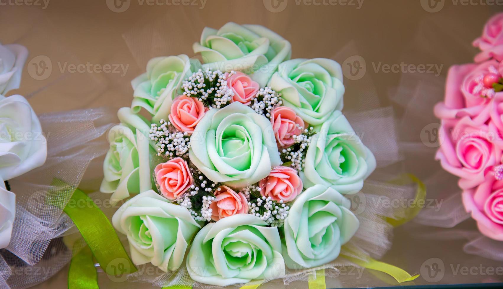 kleurrijk bruidsboeket mooie romantische bloemen foto