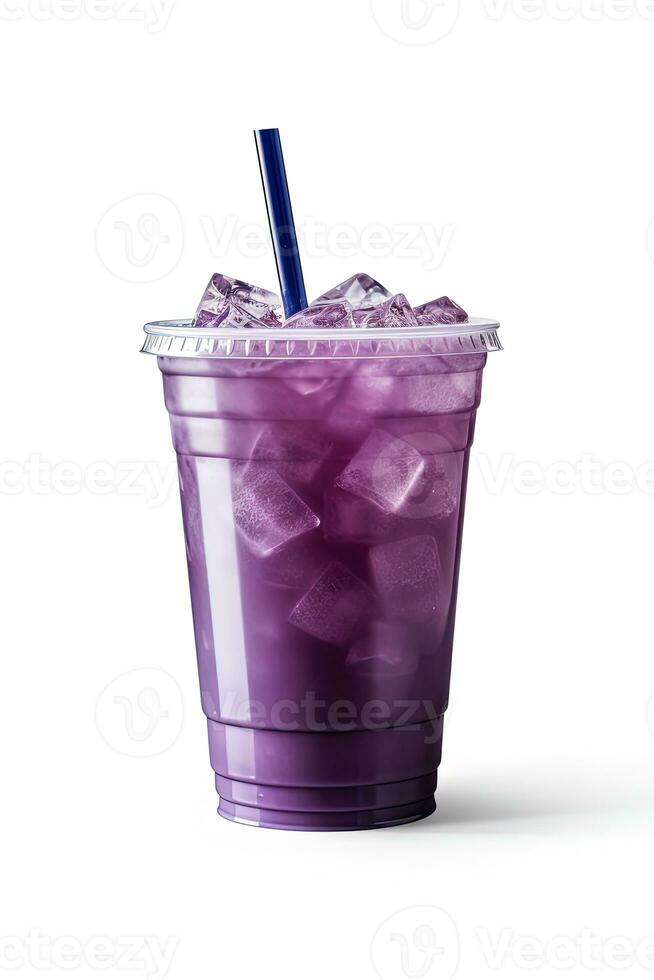 Purper drinken in een plastic kop geïsoleerd Aan een wit achtergrond. nemen weg drankjes concept. ai gegenereerd foto