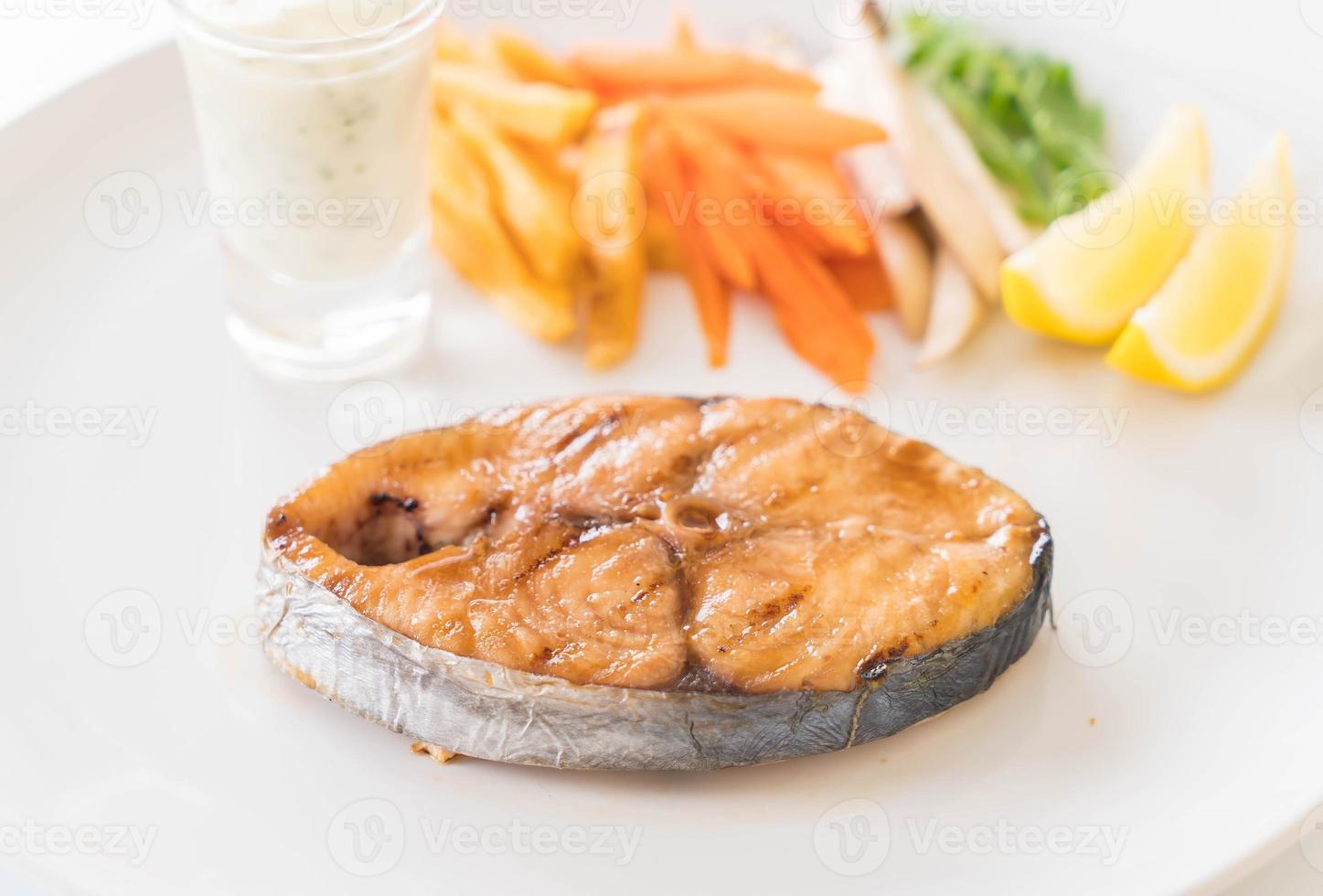teriyaki gegrilde makreel vis steak foto