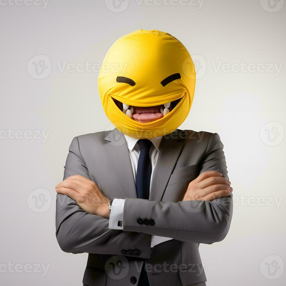 mannetje kantoor arbeider aan het bedekken gezicht met sluw emoji wit achtergrond, ai generatief foto