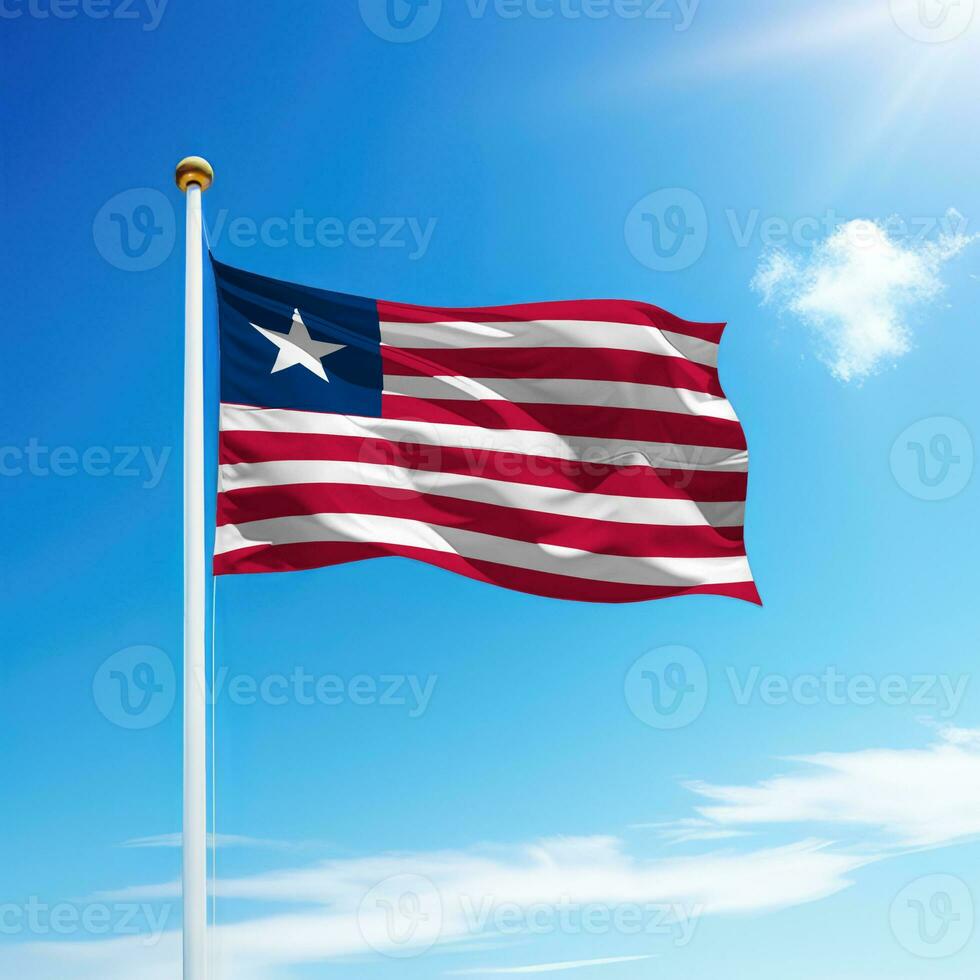 golvend vlag van Liberia Aan vlaggenmast met lucht achtergrond. foto