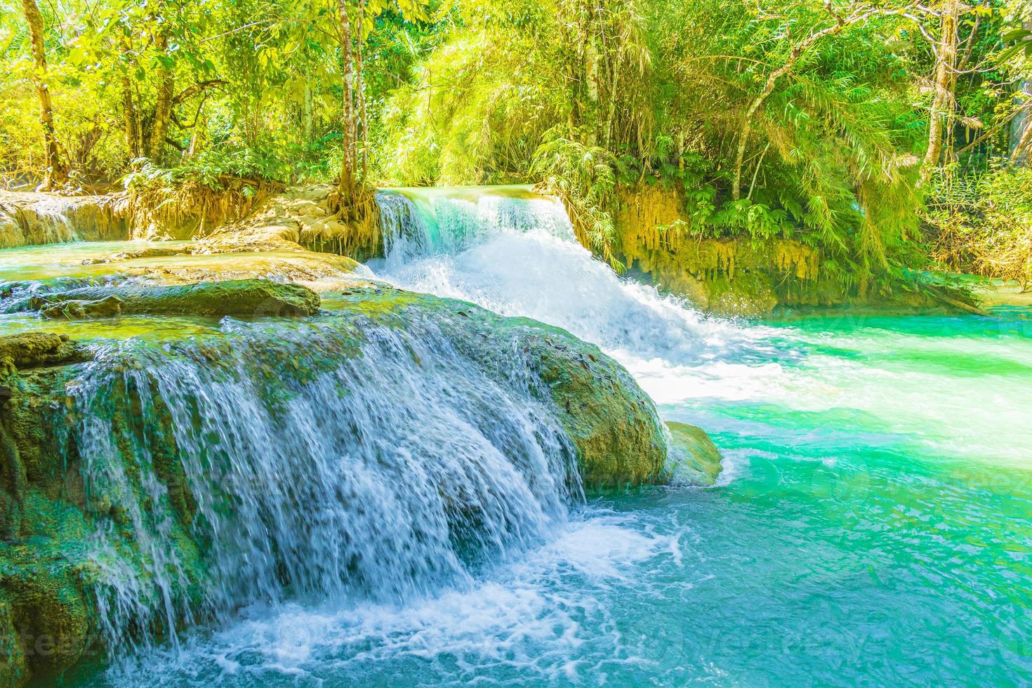 mooiste watervallen kuang si waterval luang prabang laos. foto