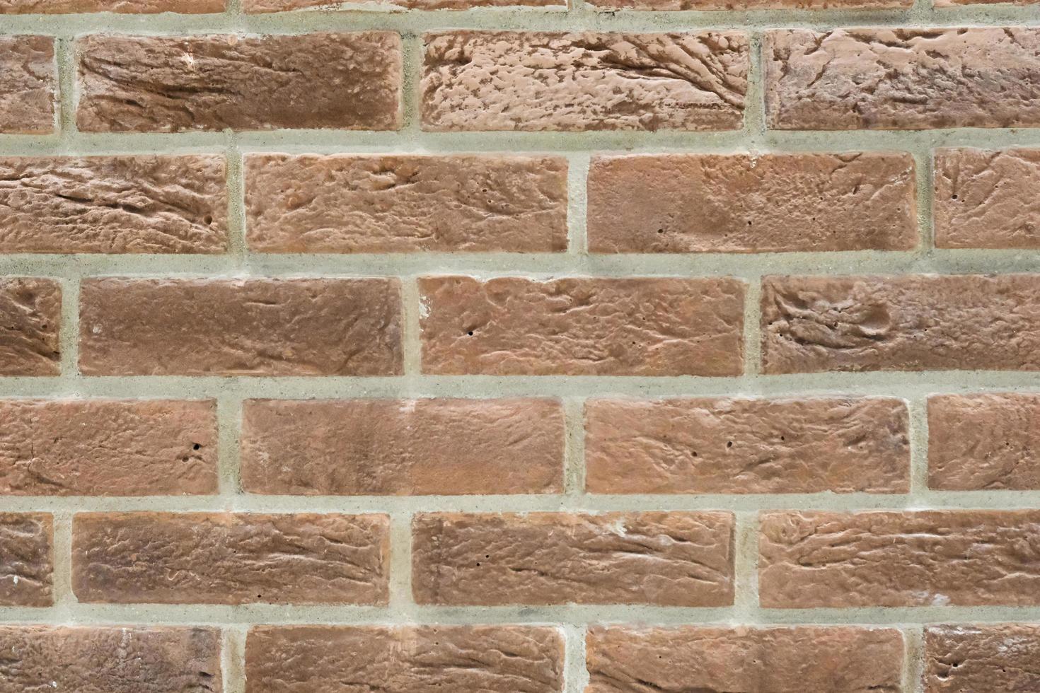 bruine decoratieve bakstenen muur met oude textuur geïsoleerde close-up foto
