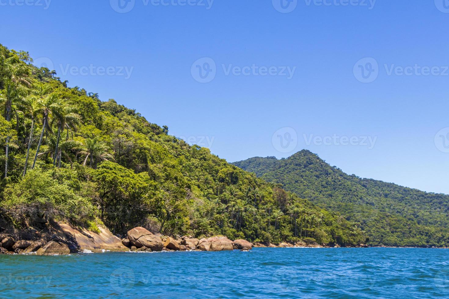 het grote tropische eiland ilha grande, angra dos reis brazilië. foto