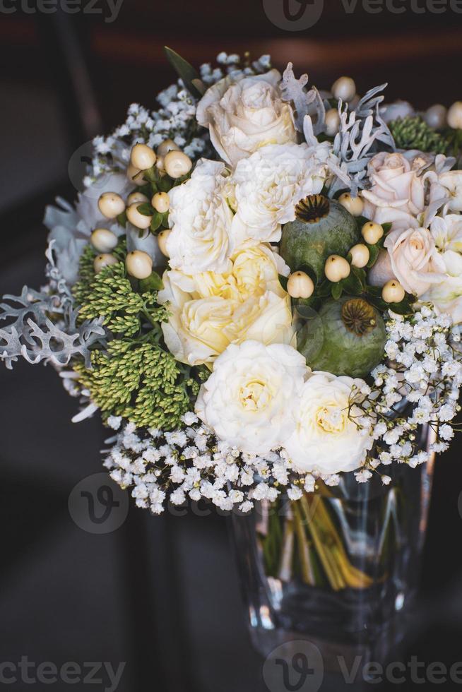 boeket rozen en bloemen gebruikt voor een bruiloft foto