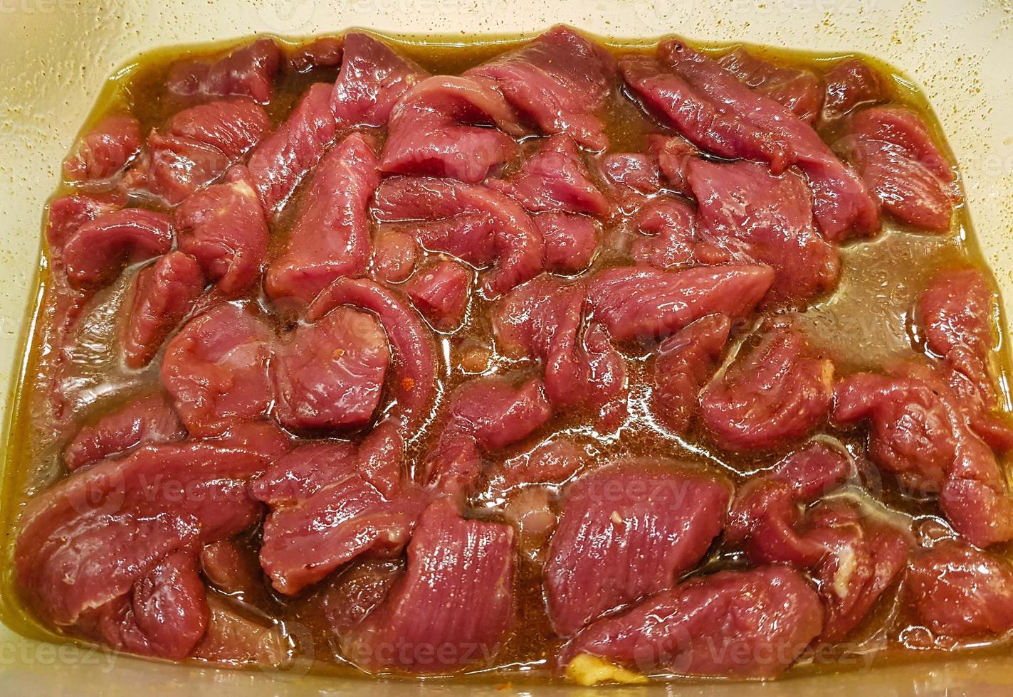 vlees voor traditionele verse Aziatische curry foto