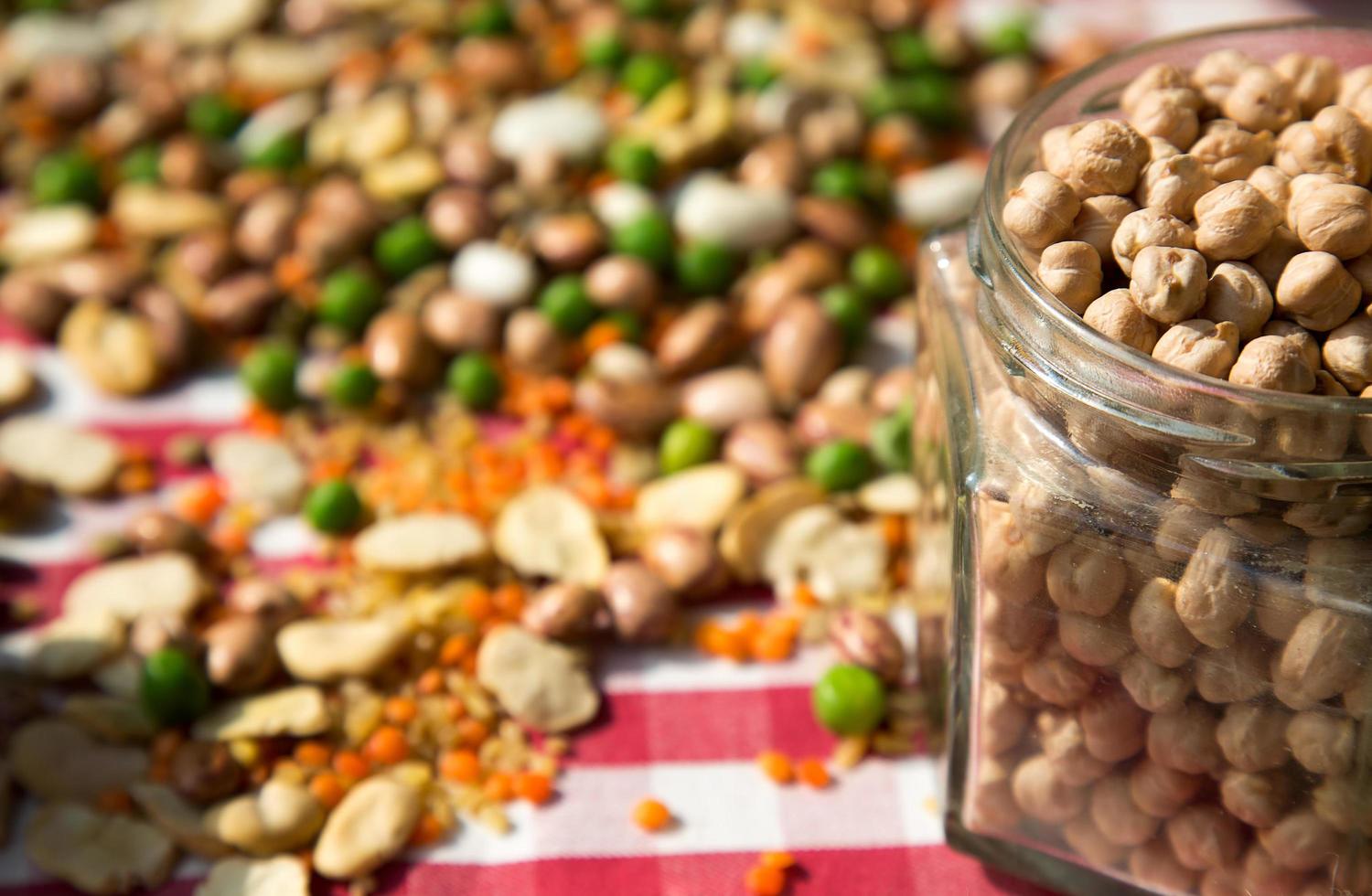 gezonde vegetarische rauwkost peulvruchten foto