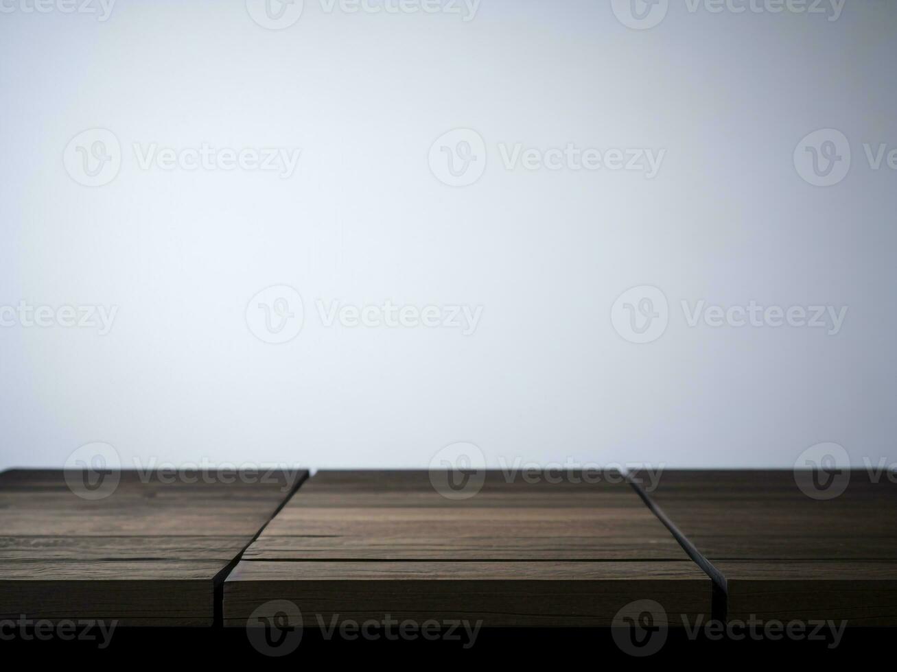 houten tafel en vervagen tropisch strand achtergrond, Product Scherm montage. hoog kwaliteit foto 8k fhd ai gegenereerd