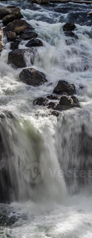 vuurgat rivier en watervallen in Yellowstone Wyoming foto