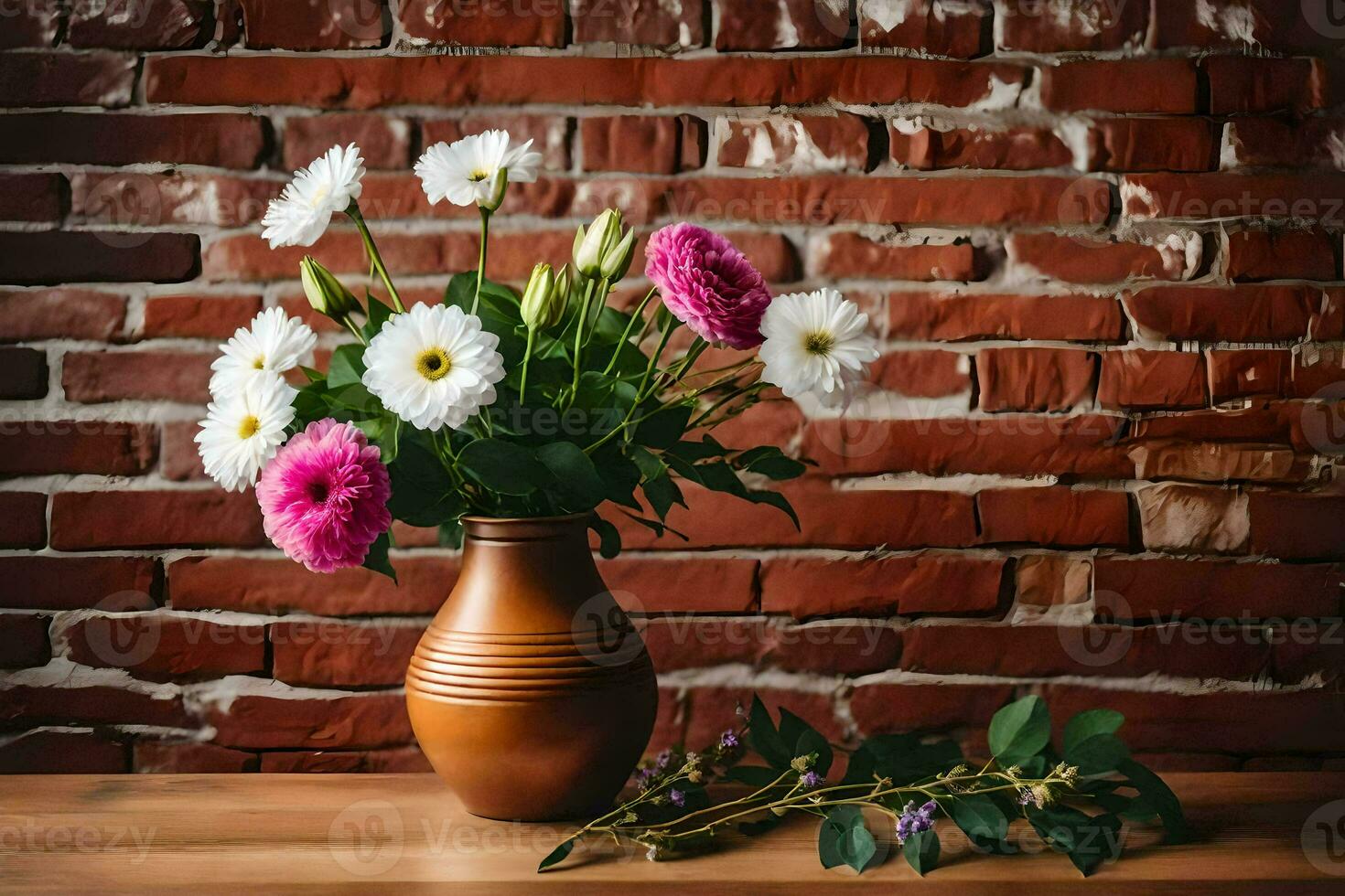 een vaas met bloemen Aan een tafel in voorkant van een steen muur. ai-gegenereerd foto