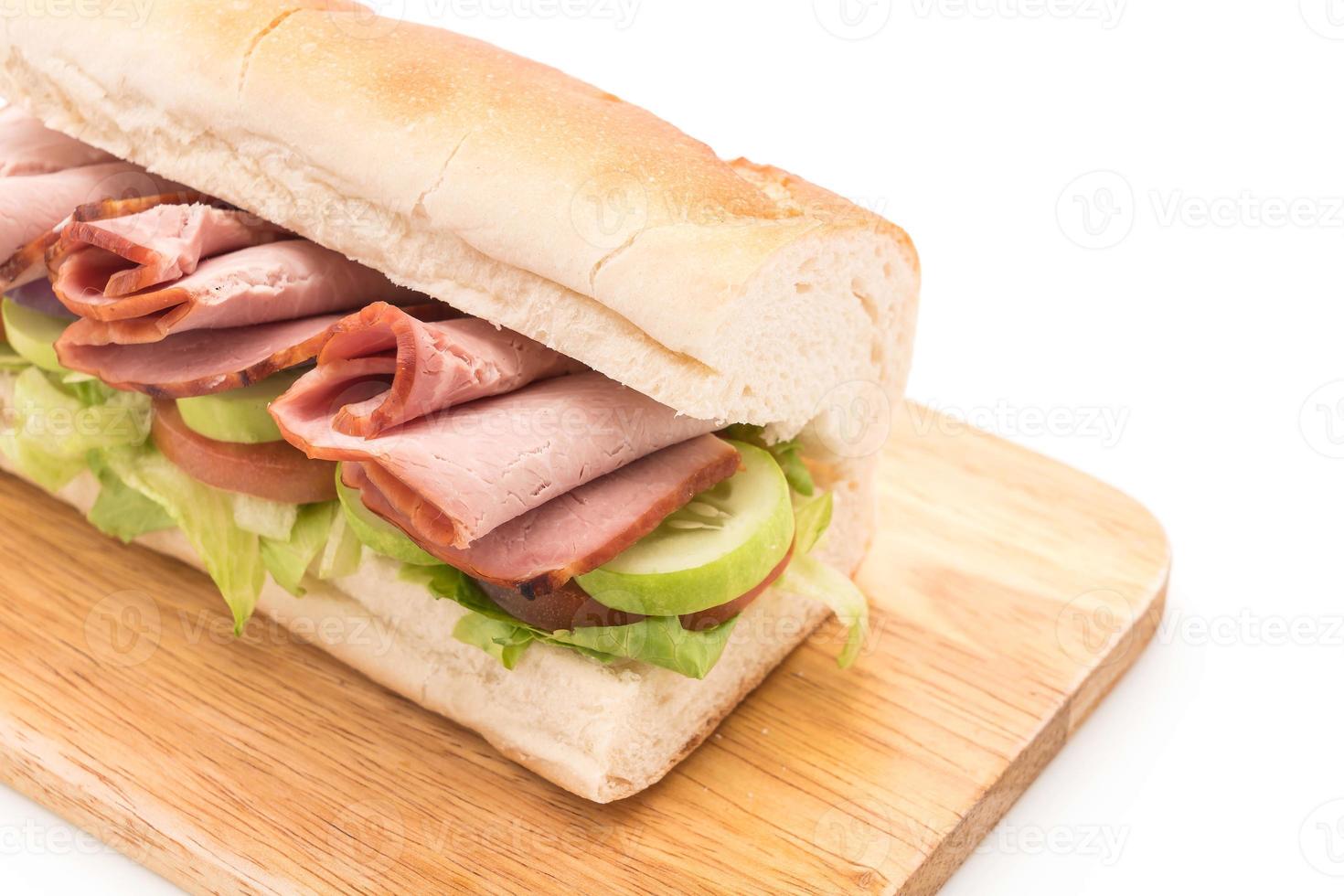 onderzeese sandwich met ham en salade foto